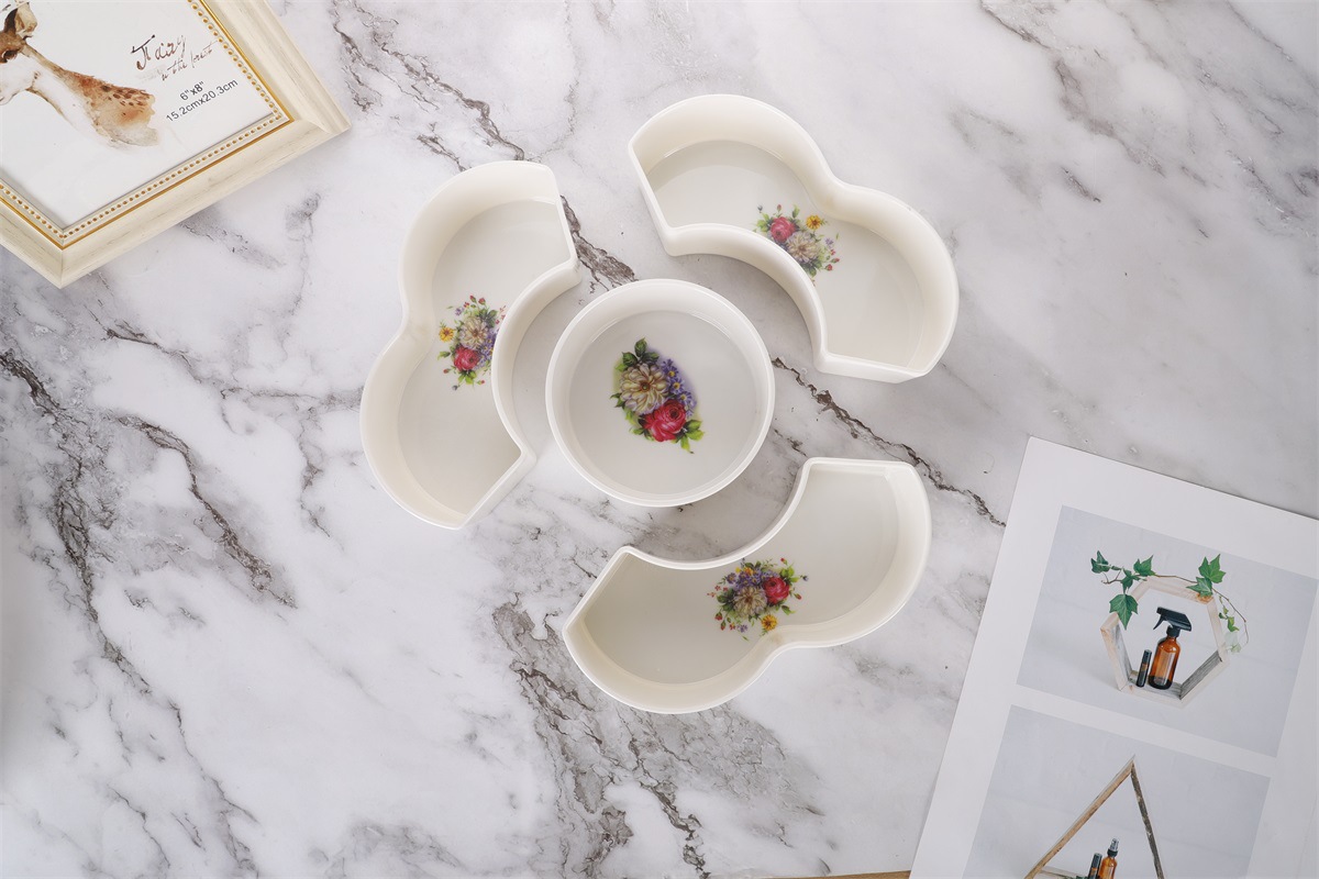 Fashion creative household tray wholesale plastic melon seed tray partition with a lid candy box Fashion creative household tray wholesale plastic melon seed tray partition with a lid candy box