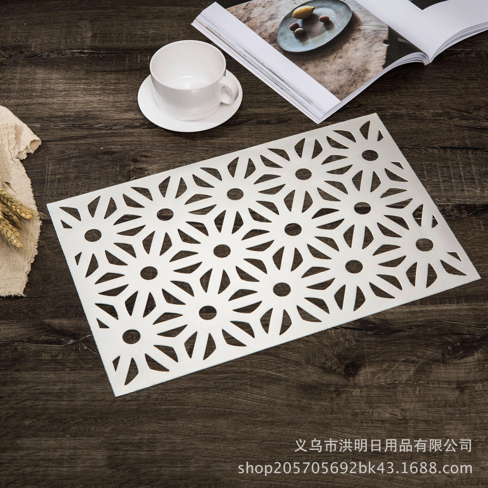 Golden of European Style PVC Thermal Shielded Table Mat Placemat Silver Hollow Decorative Pad Coffee Table Tray Bowl Coaster Cup Coaster Western-Style Placemat