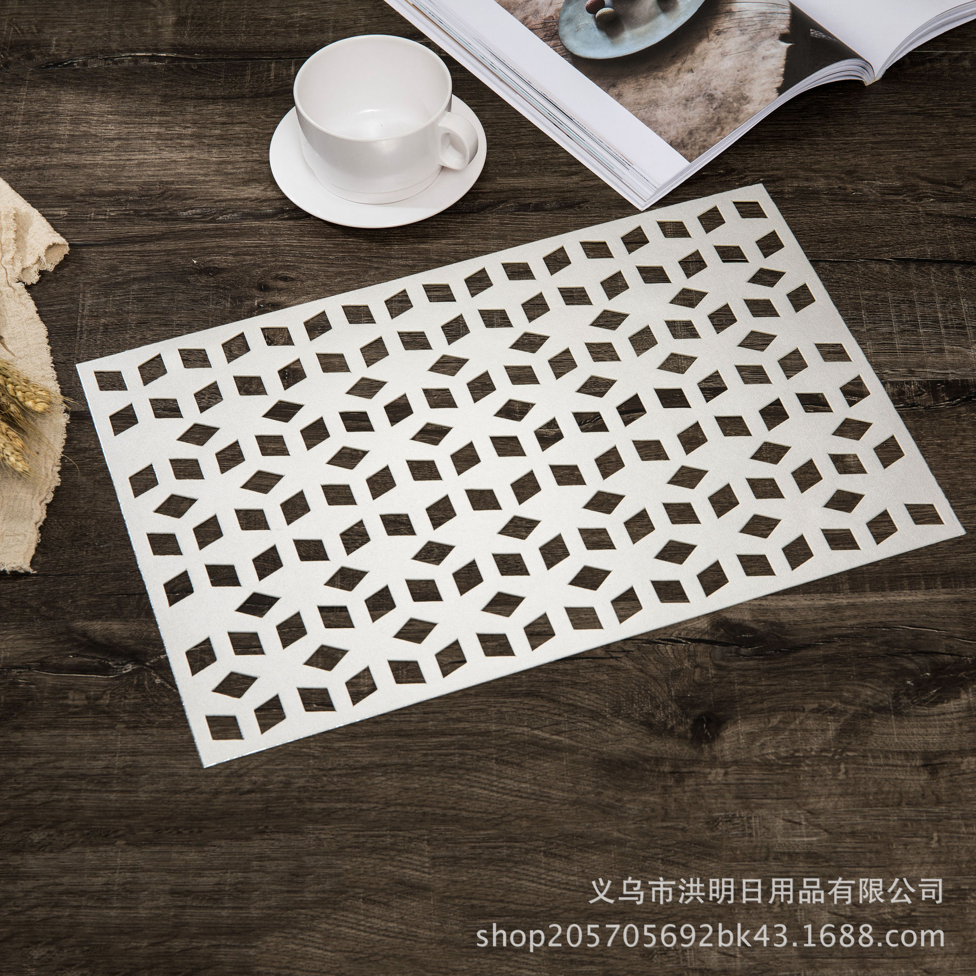 Golden of European Style PVC Thermal Shielded Table Mat Placemat Silver Hollow Decorative Pad Coffee Table Tray Bowl Coaster Cup Coaster Western-Style Placemat Golden of European Style PVC Thermal Shielded Table Mat Placemat Silver Hollow Decorative Pad Coffee Table Tray Bowl Coaster Cup Coaster Western-Style Placemat