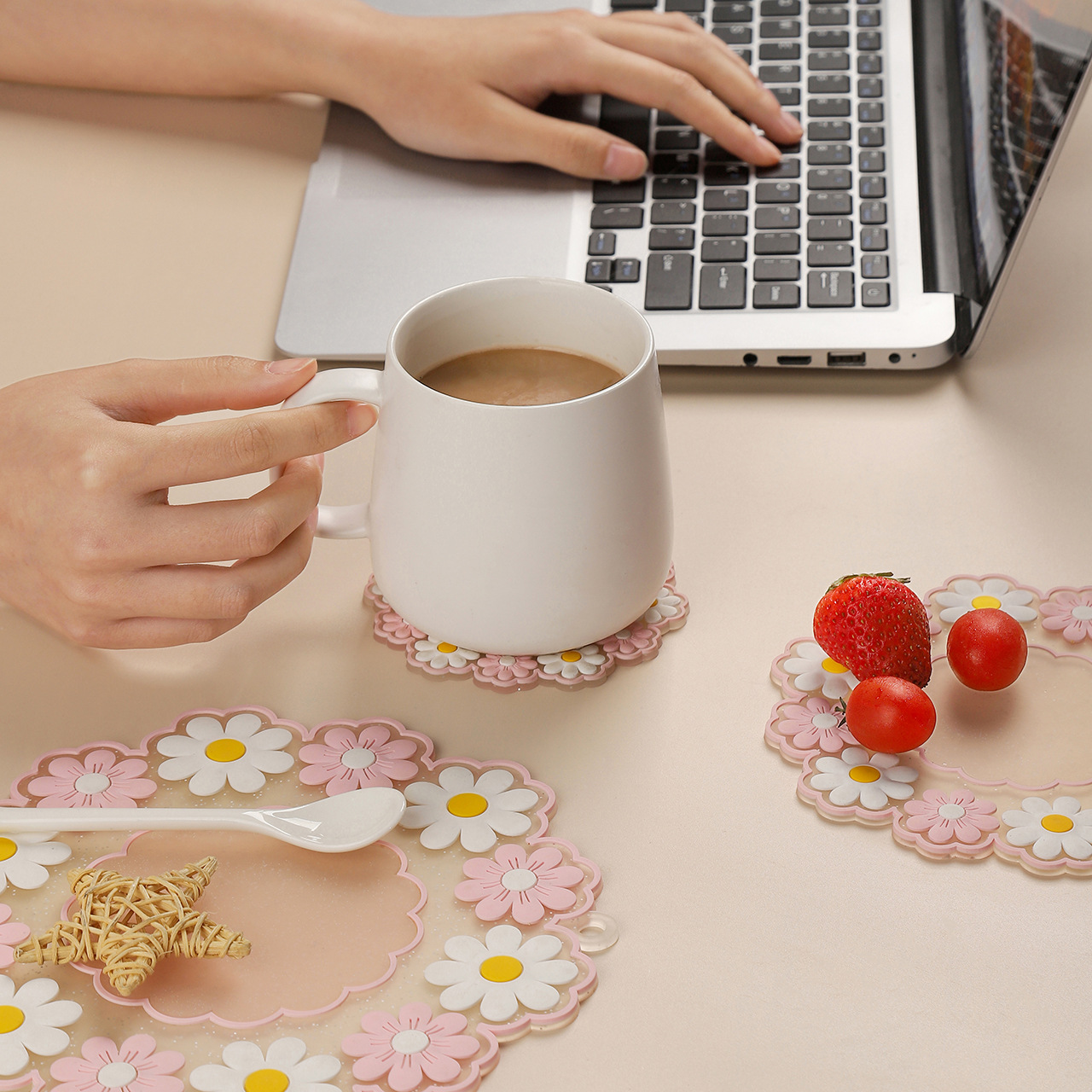 Fresh Silicone Thermal-Insulation Mat PVC Dinning Table Placemat High-Temperature Resistance Anti-Scald Potholder Little Daisy Cup Coaster