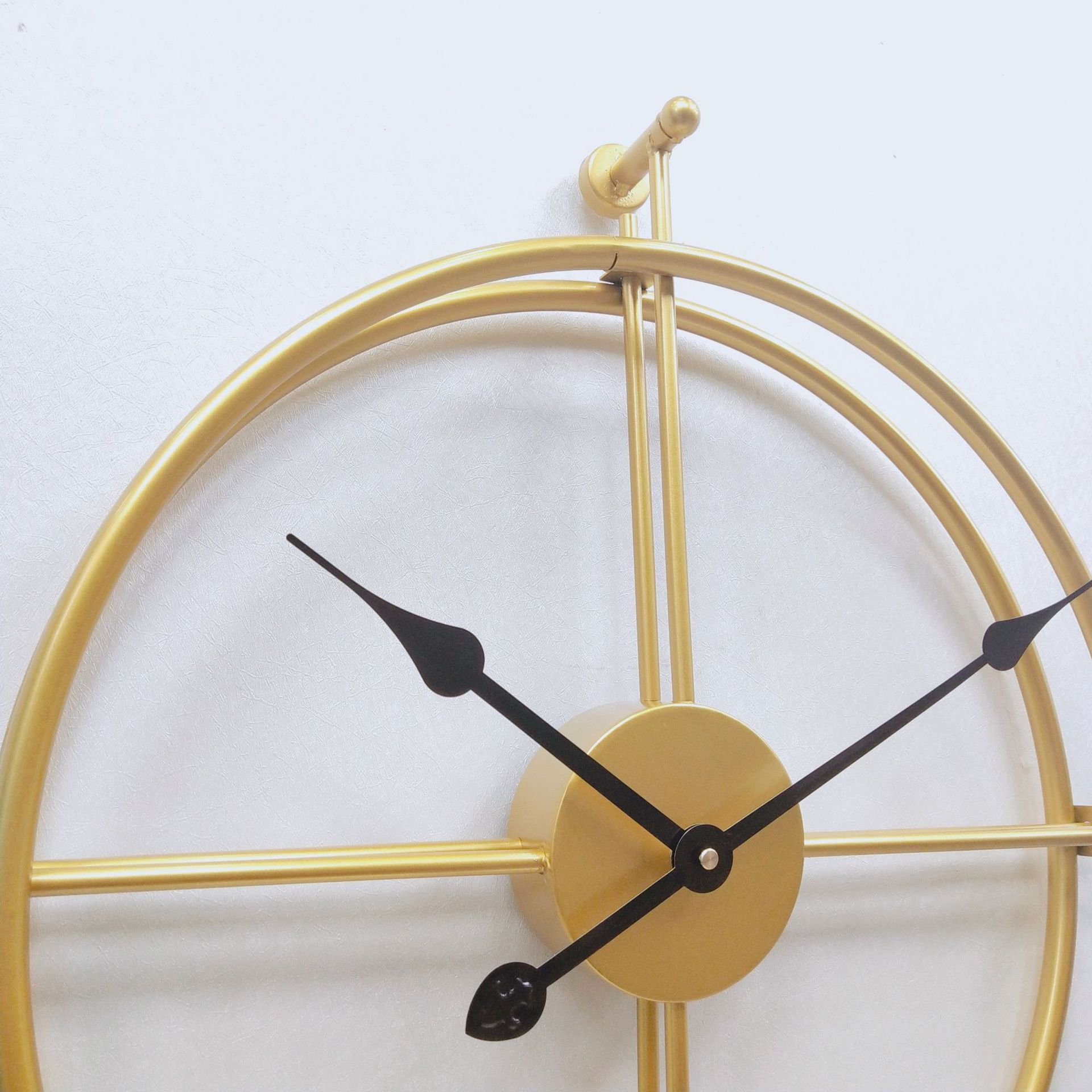 Yihong clock wall clock craft clock craft wall clock Art clock iron clock Peacock clock home decoration arts and crafts