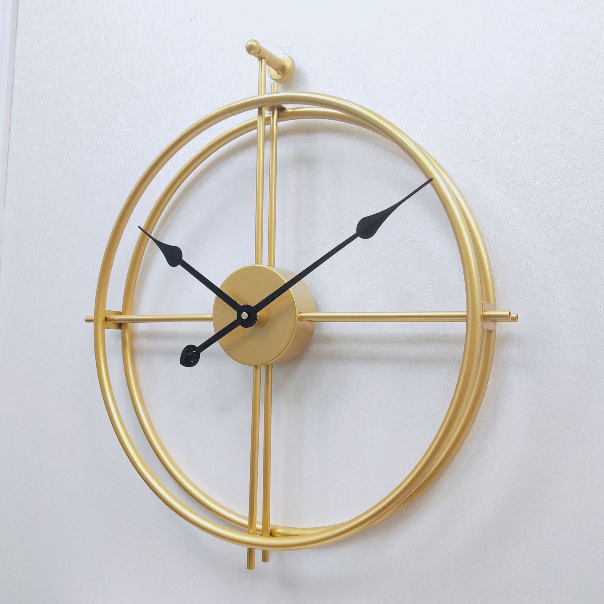 Yihong clock wall clock craft clock craft wall clock Art clock iron clock Peacock clock home decoration arts and crafts