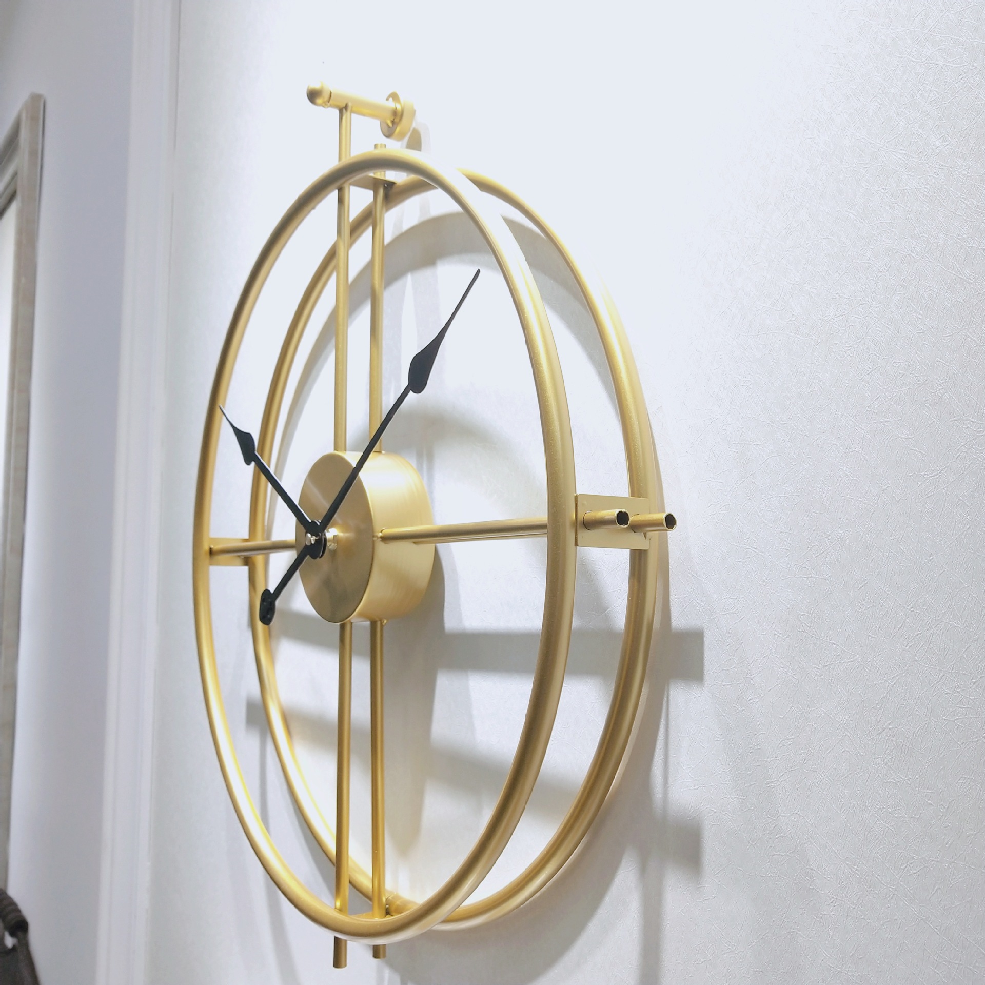 Yihong clock wall clock craft clock craft wall clock Art clock iron clock Peacock clock home decoration arts and crafts