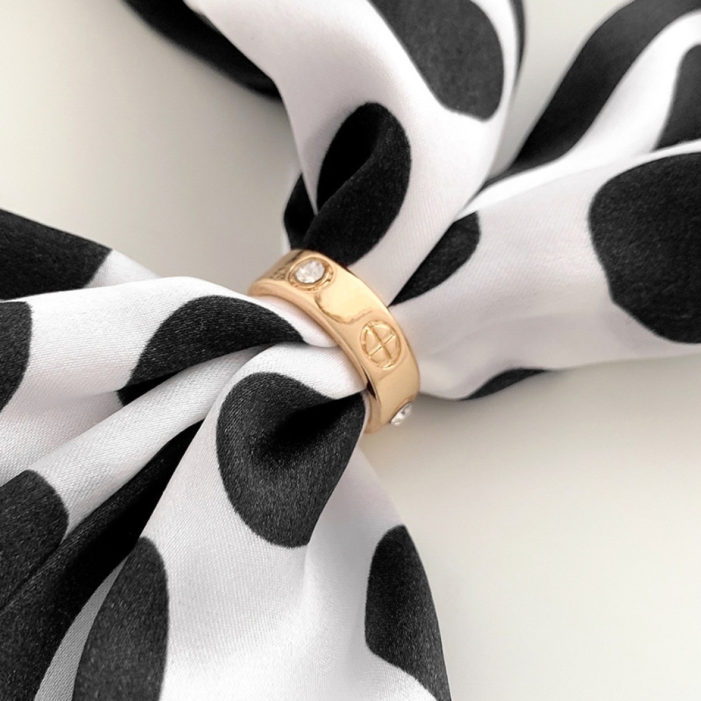 Decorative Scarf Scarf Buckle Women's Clothes Corner Knot Buckle Waist Hem Ring T-shirt Rhinestone Pearl Brooch