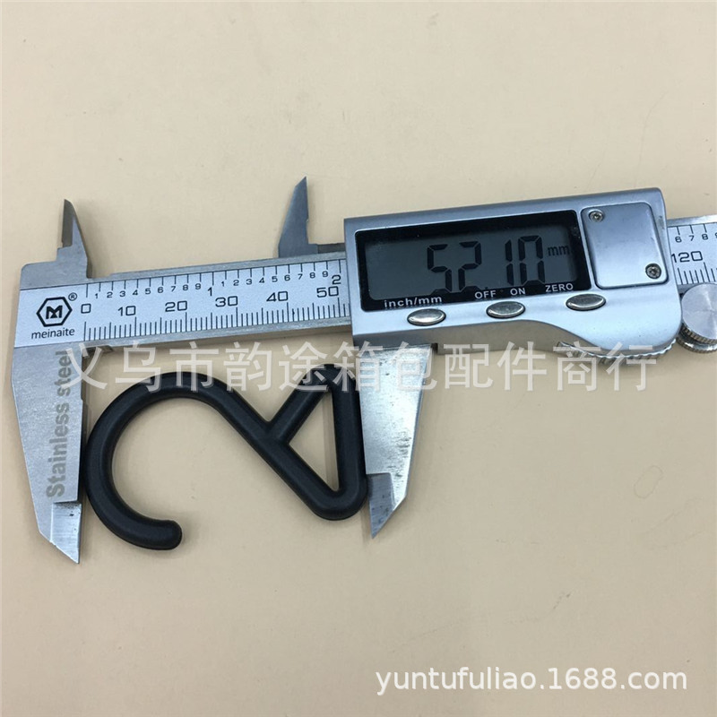 A Large Number of Bags and Bags Are Available in Stock. Plastic 2-Shaped 2-Shaped Hooks Rotating Hook Buckle 2-Word Hook Snap Hook Z Sub-Hook and Other Accessories