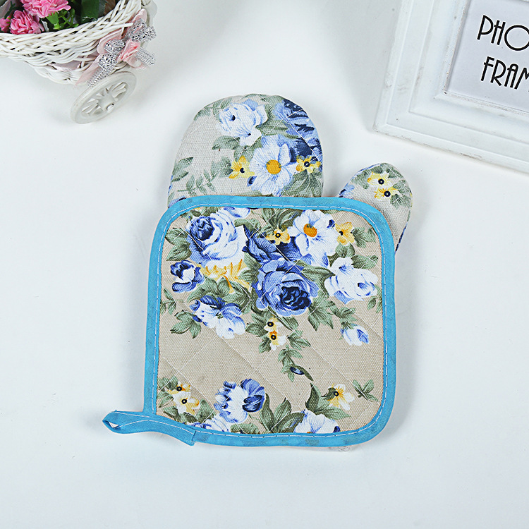 Factory direct sales of new rural printing small floral apron four pieces of kitchen supplies wholesale household apron. Factory direct sales of new rural printing small floral apron four pieces of kitchen supplies wholesale household apron.