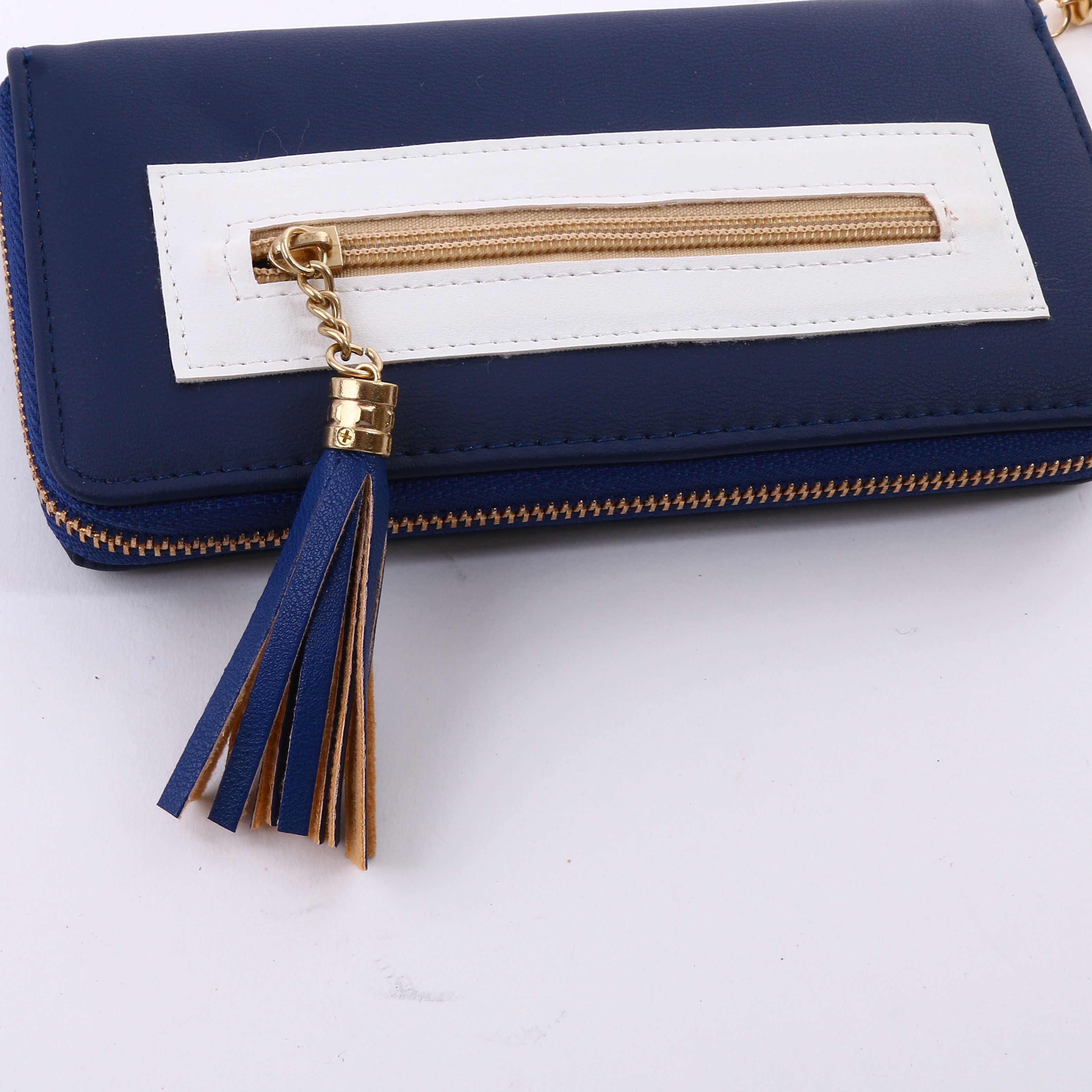 Manufacturers sell classic fashion Tassel Zipper Long PRODUCTS at a cosmetic shop