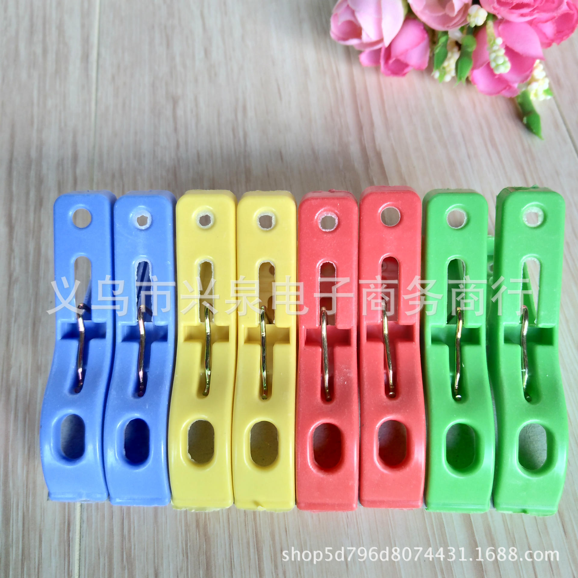 One Yuan Clothespin a Pack of 8 Packs Plastic Clip Clothes Pin One Yuan Stall Department Store