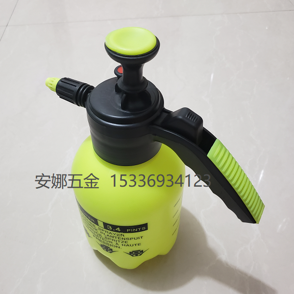China 2L bottle use empty perfume spray bottles 2litre Garden Sprayer Garden Bottle Sprayers Colorful Plastic bottle 3L 