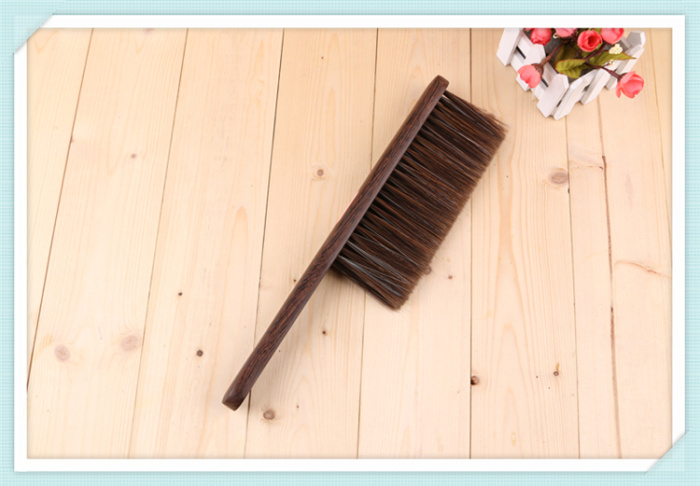 Soft hair dust-dusting brush bed brush broom bed broom sweep clean sofa bristle brush.