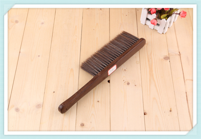 Soft hair dust-dusting brush bed brush broom bed broom sweep clean sofa bristle brush.