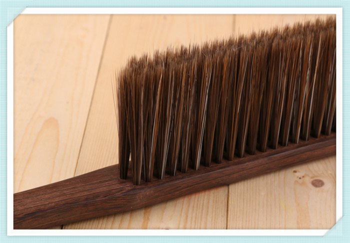 Soft hair dust-dusting brush bed brush broom bed broom sweep clean sofa bristle brush.