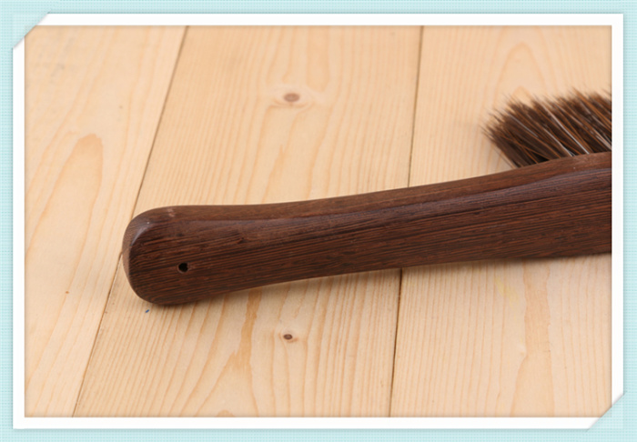Soft hair dust-dusting brush bed brush broom bed broom sweep clean sofa bristle brush.