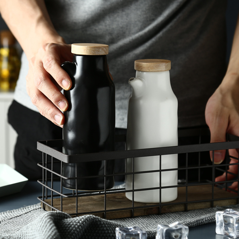 kitchen supplies seasoning pot ceramic soy sauce vinegar bottle Japanese oil pot seasoning pot seasoning bottle