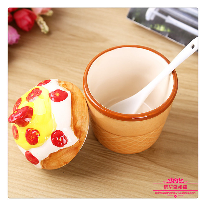 Foreign ceramics seasoning bottle pepper seasoning bottle bottle painting lovely ice cream