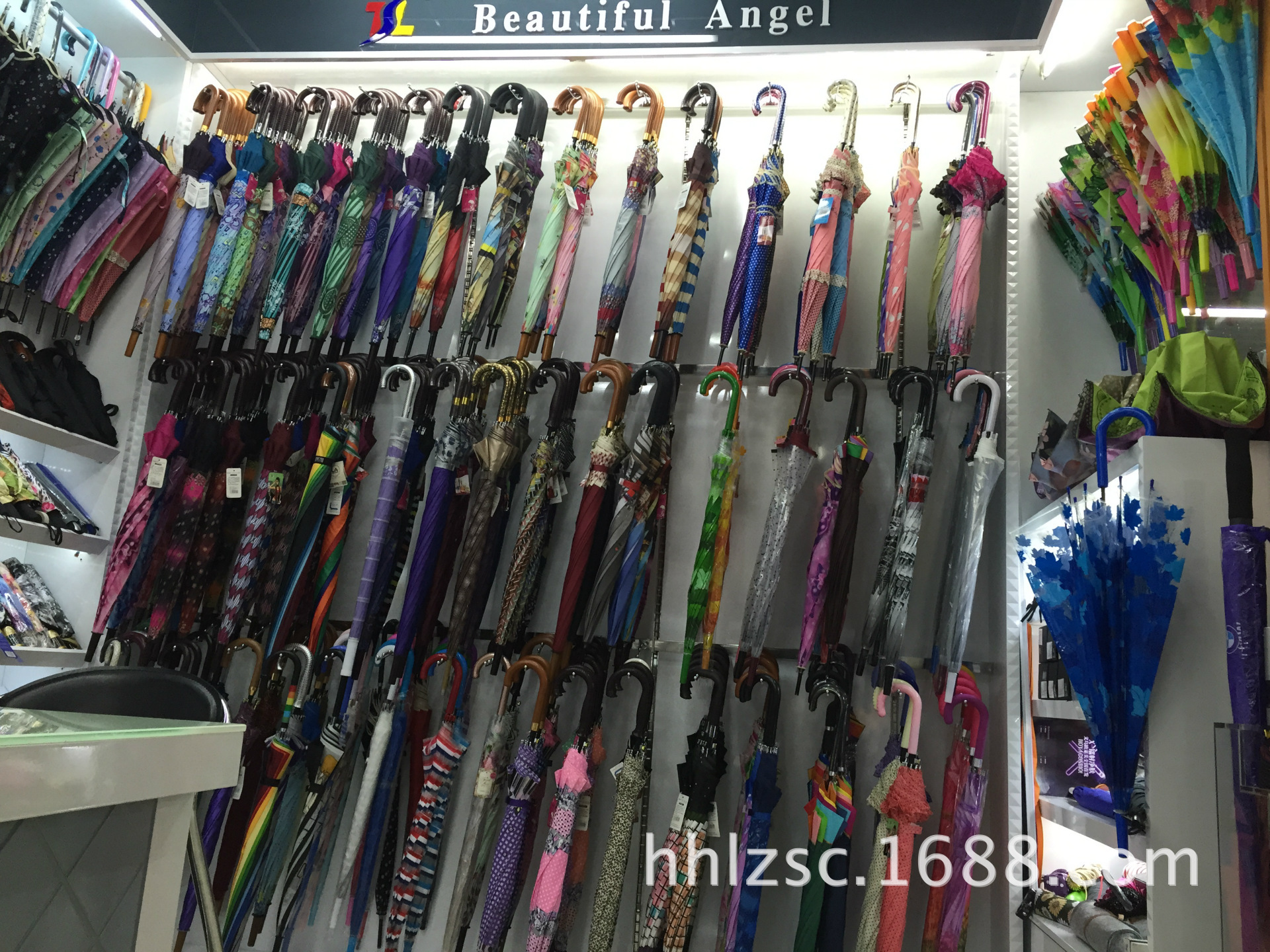 Cartoon children umbrella straight rod plastic green umbrella factory direct wholesale umbrella factory