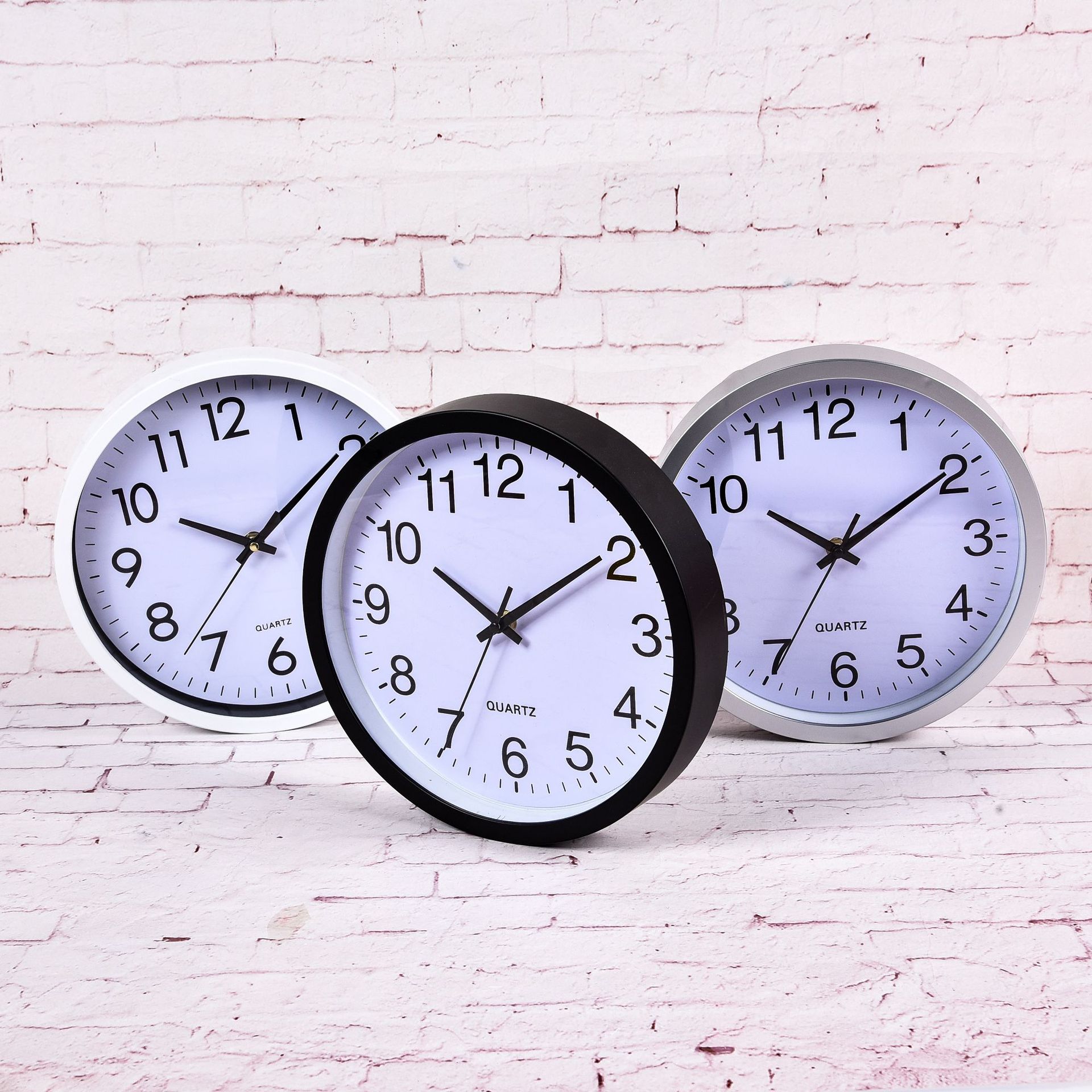 12-Inch round Noiseless Hanging Clock Plastic Digital Black and White Border Customizable Logo Hotel Hotel Wall Clock