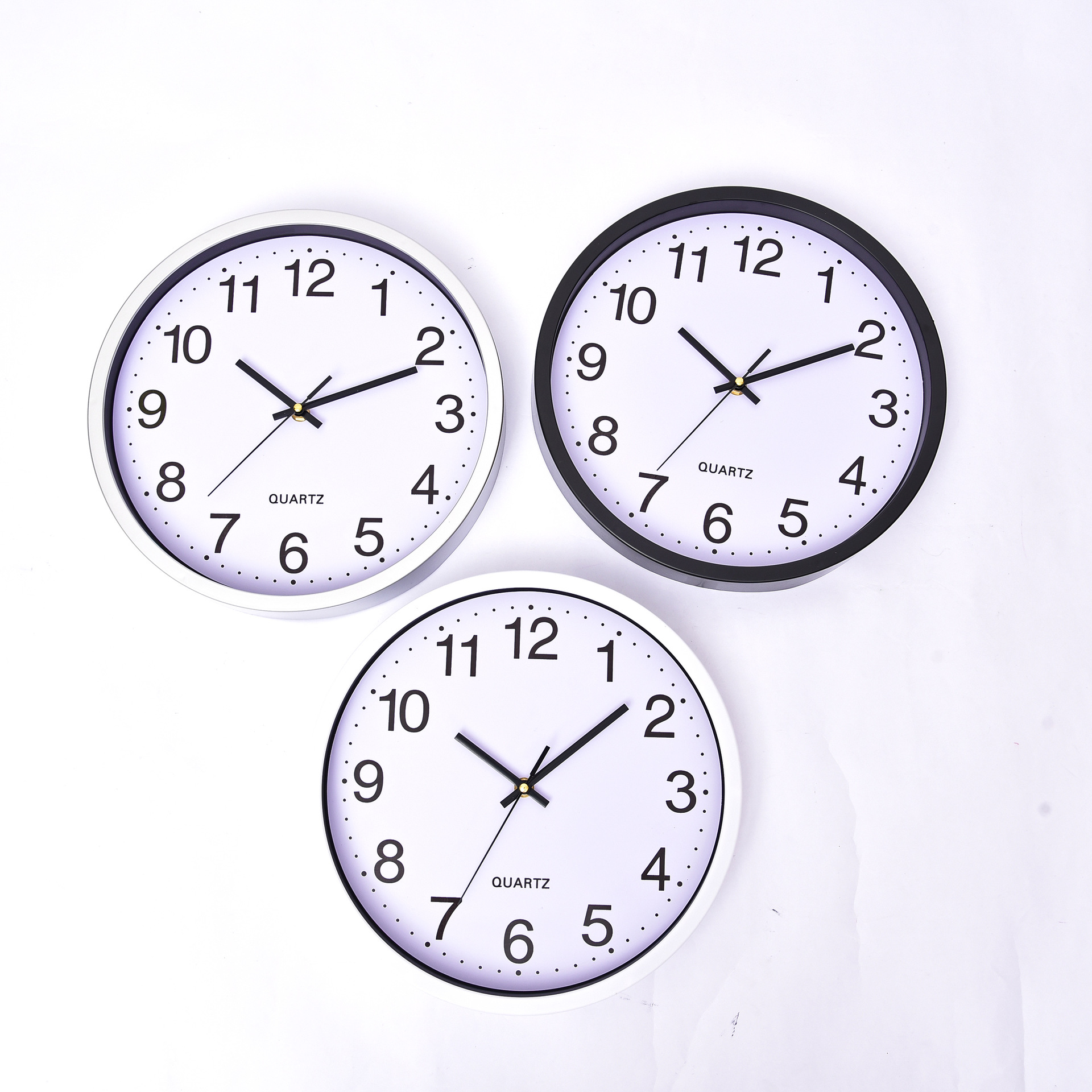 12-Inch round Noiseless Hanging Clock Plastic Digital Black and White Border Customizable Logo Hotel Hotel Wall Clock