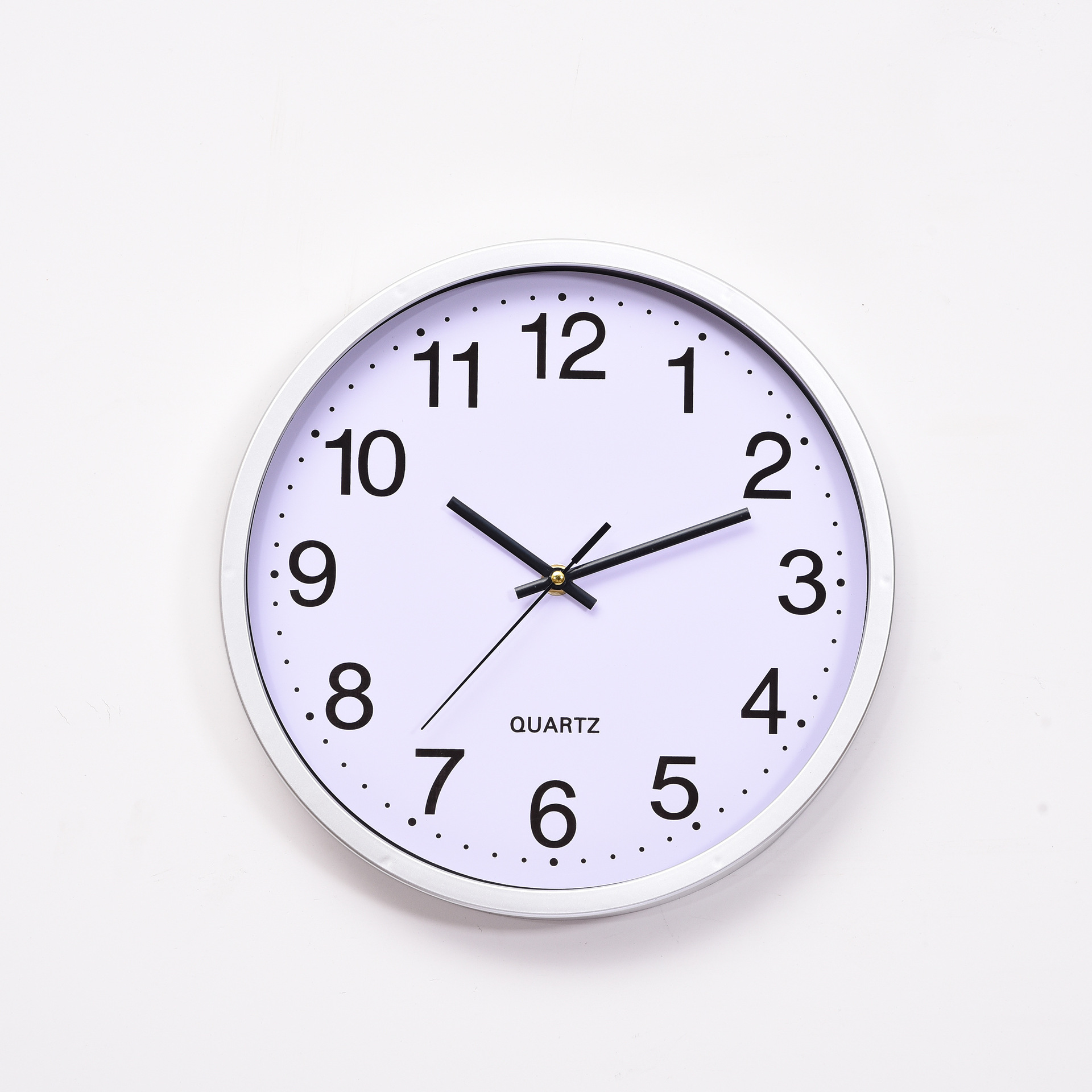 12-Inch round Noiseless Hanging Clock Plastic Digital Black and White Border Customizable Logo Hotel Hotel Wall Clock