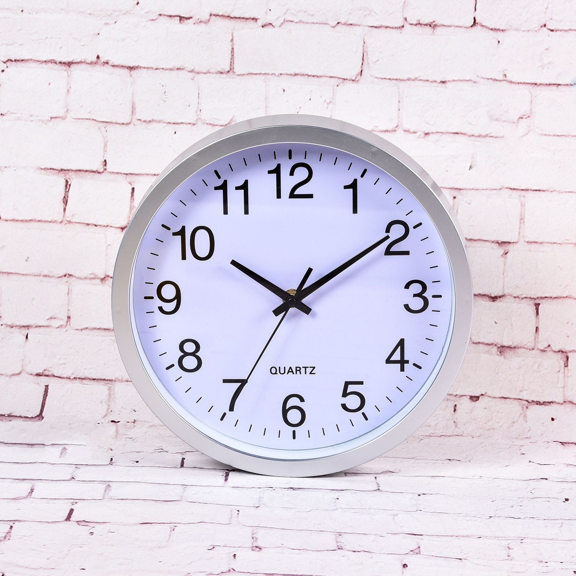 12-Inch round Noiseless Hanging Clock Plastic Digital Black and White Border Customizable Logo Hotel Hotel Wall Clock