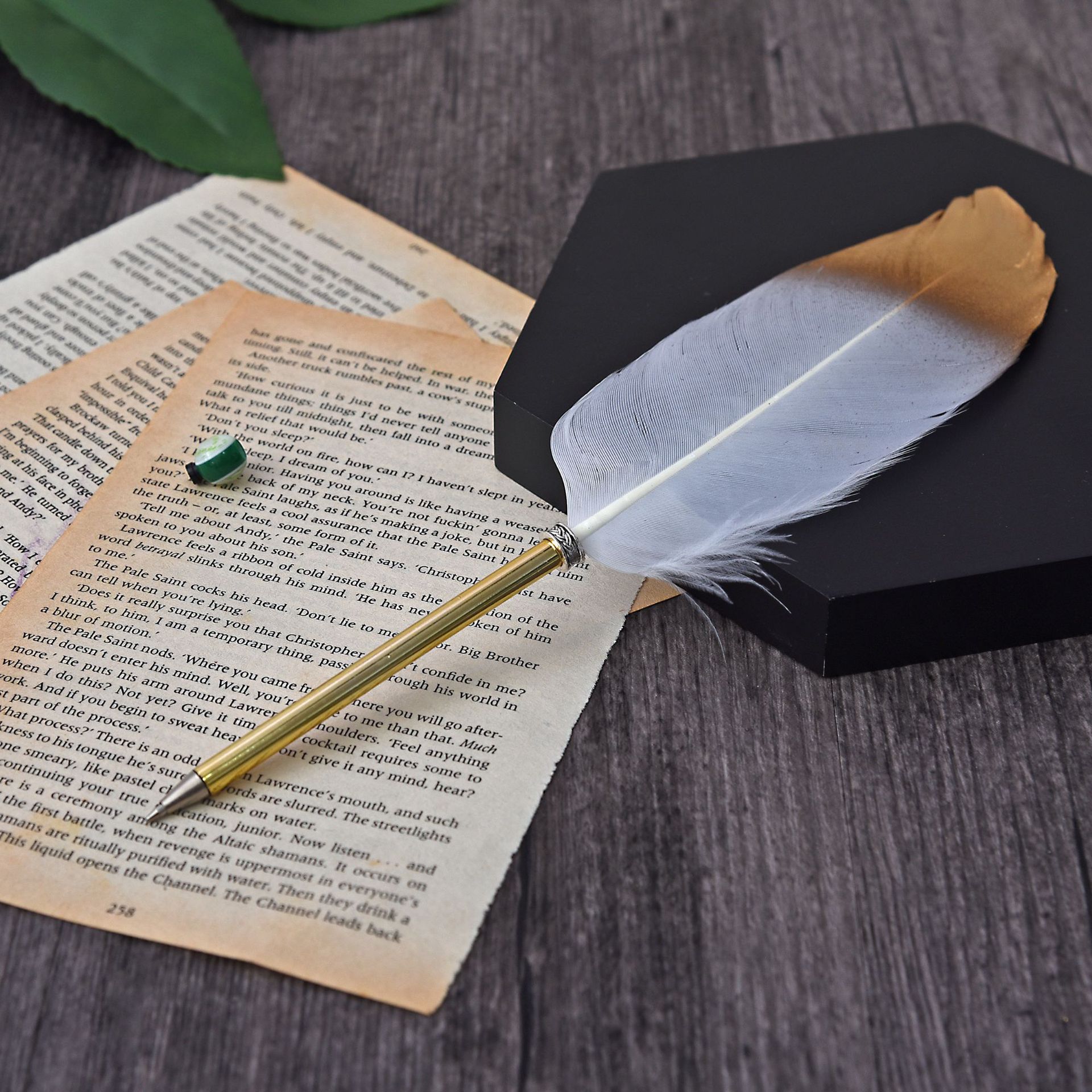 Creative Gold Spray Feather Pen Ballpoint Pen Feather Gel Pen Custom Writing Brush Christmas Gift Wedding Signature Pen