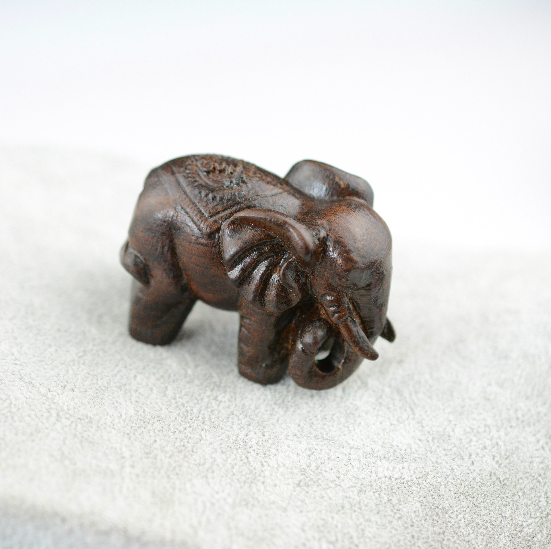 Vietnam Eaglewood Hand Piece Leather Black Wood Carving Playing Hand Piece Crafts Hand Piece Wholesale Variety of Options