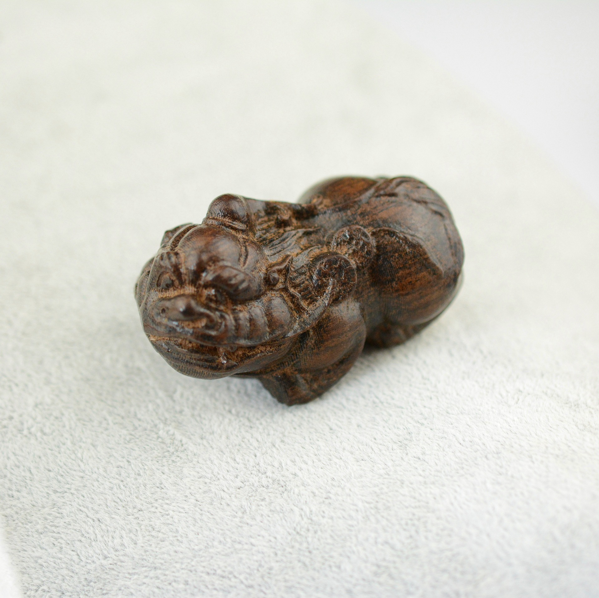 Vietnam Eaglewood Hand Piece Leather Black Wood Carving Playing Hand Piece Crafts Hand Piece Wholesale Variety of Options