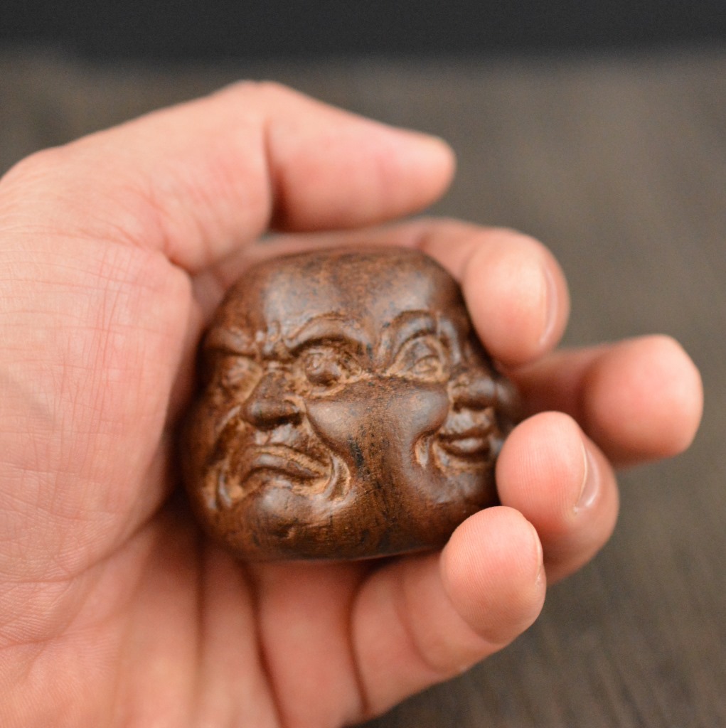 Vietnam Eaglewood Hand Piece Leather Black Wood Carving Playing Hand Piece Crafts Hand Piece Wholesale Variety of Options