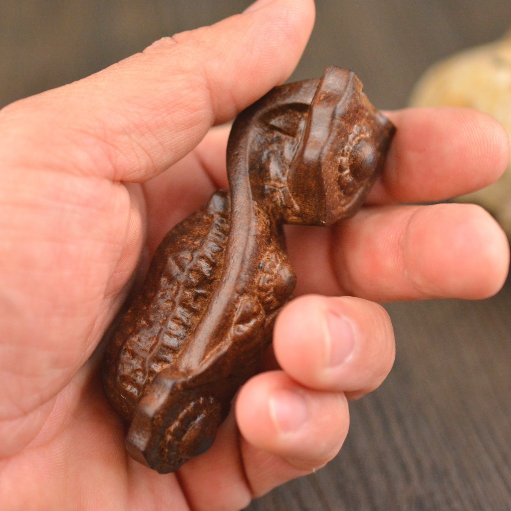 Vietnam Eaglewood Hand Piece Leather Black Wood Carving Playing Hand Piece Crafts Hand Piece Wholesale Variety of Options