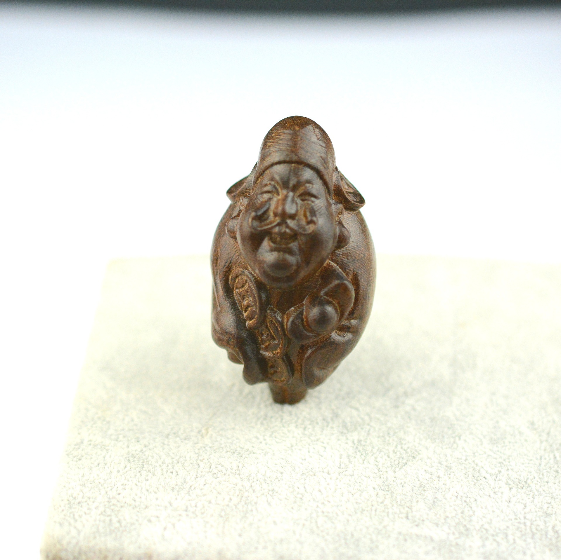 Vietnam Eaglewood Hand Piece Leather Black Wood Carving Playing Hand Piece Crafts Hand Piece Wholesale Variety of Options