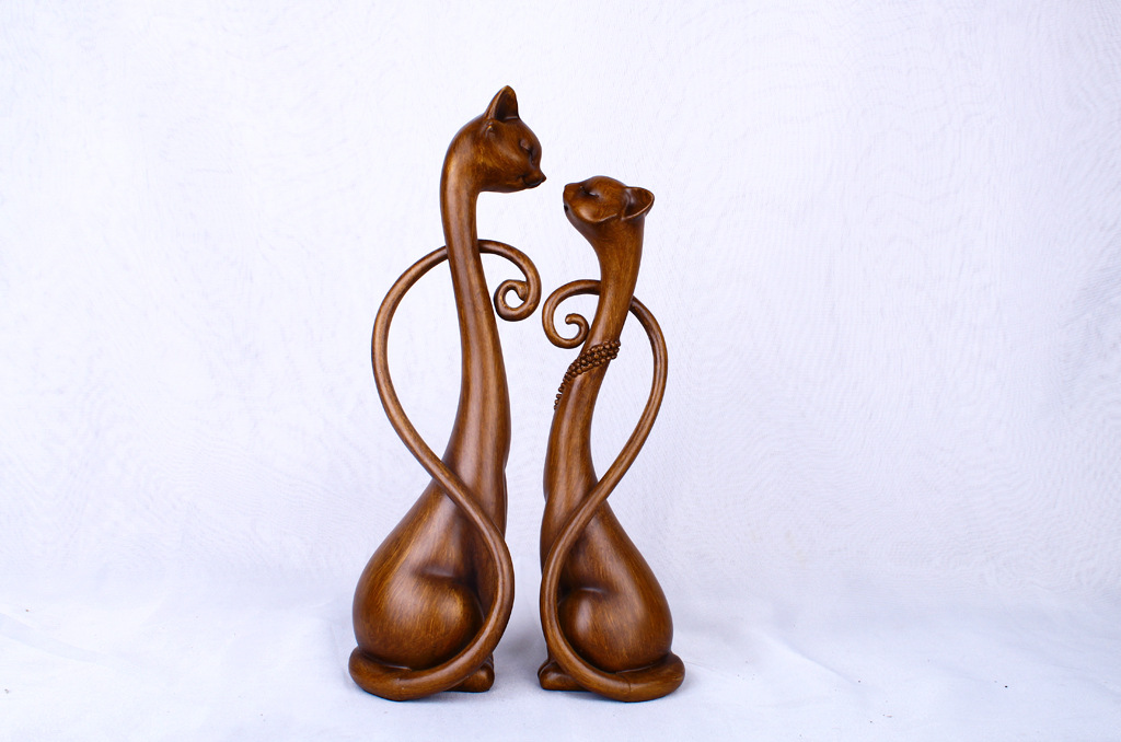 Resin Crafts European Style Wood Color Cat Lovers Decoration Creative Living Room TV Cabinet Wine Cabinet Decorations Wedding Gift
