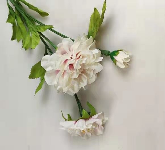 Artificial Flower Rose Three-Head Rich Ranunculus Asiaticus Artificial Flower Artificial Silk Flower Wedding Hotel Home Decoration Camellia Bar Artificial Flower Rose Three-Head Rich Ranunculus Asiaticus Artificial Flower Artificial Silk Flower Wedding Hotel Home Decoration Camellia Bar