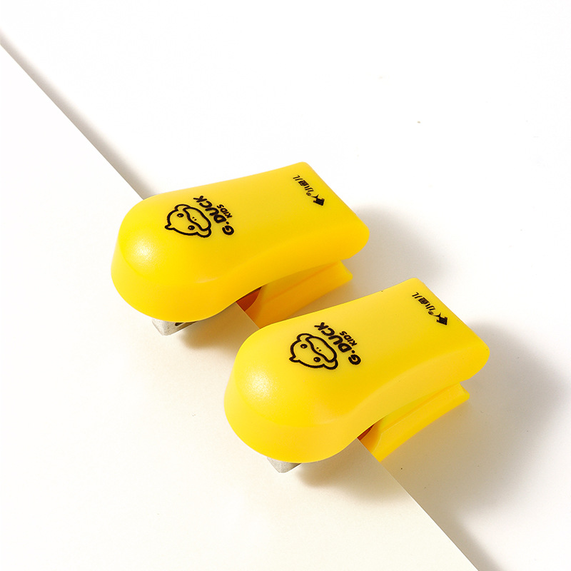 Xiaoyuer Small Yellow Duck Student Cute Trumpet Stapler Office Supplies Hand-Held Mini Stapler Kit