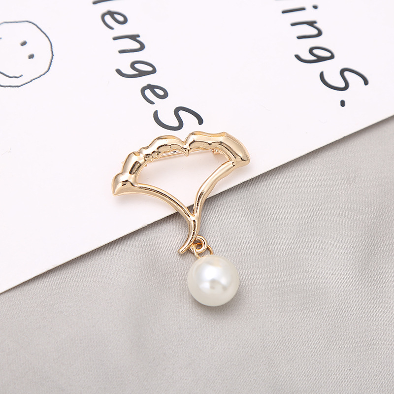 New Korean Style Metal Pearl Pendant Brooch Simple Elegant Clothes Hat Decorative Buckle Factory Wholesale New Korean Style Metal Pearl Pendant Brooch Simple Elegant Clothes Hat Decorative Buckle Factory Wholesale