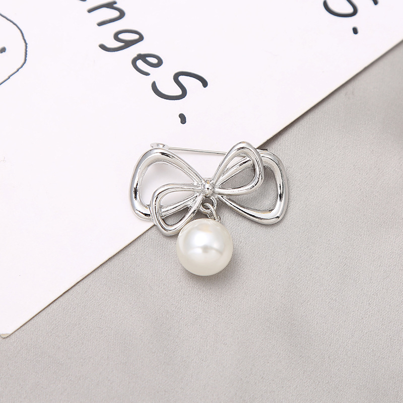 New Korean Style Metal Pearl Pendant Brooch Simple Elegant Clothes Hat Decorative Buckle Factory Wholesale New Korean Style Metal Pearl Pendant Brooch Simple Elegant Clothes Hat Decorative Buckle Factory Wholesale