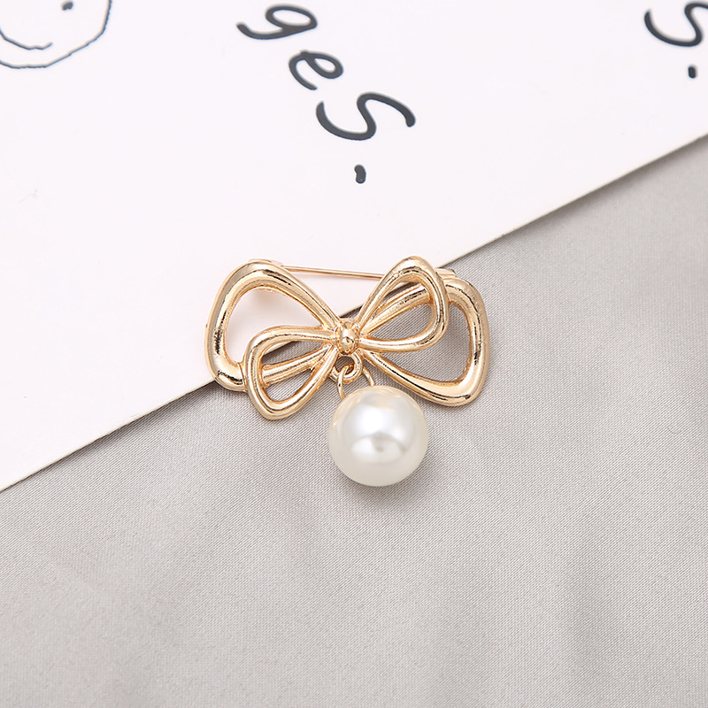 New Korean Style Metal Pearl Pendant Brooch Simple Elegant Clothes Hat Decorative Buckle Factory Wholesale New Korean Style Metal Pearl Pendant Brooch Simple Elegant Clothes Hat Decorative Buckle Factory Wholesale