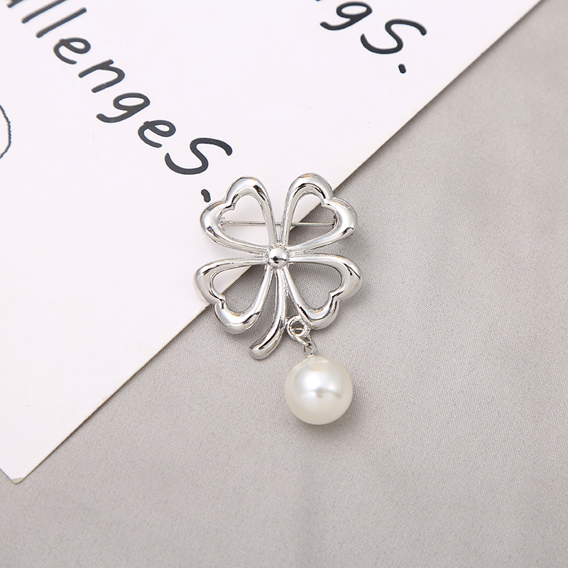 New Korean Style Metal Pearl Pendant Brooch Simple Elegant Clothes Hat Decorative Buckle Factory Wholesale New Korean Style Metal Pearl Pendant Brooch Simple Elegant Clothes Hat Decorative Buckle Factory Wholesale