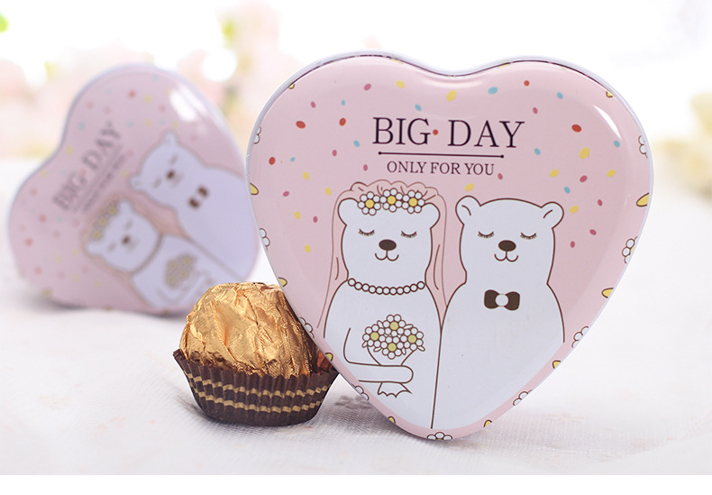 Candy box wholesale new European tinplate candy candy box personality heart candy box wedding supplies