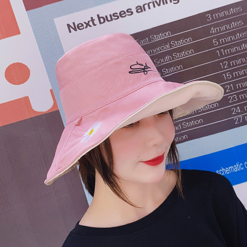 Factory Wholesale New Reversible Fisherman Hat Little Daisy Embroidered Sun Hat Korean Fashion Smiley Leisure Basin Hat