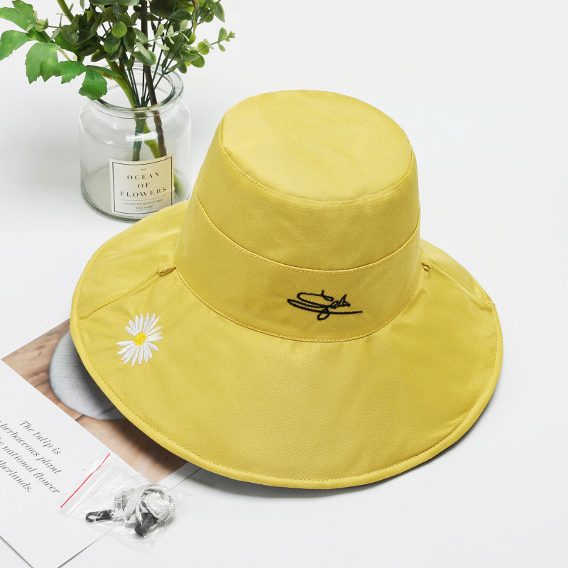 Factory Wholesale New Reversible Fisherman Hat Little Daisy Embroidered Sun Hat Korean Fashion Smiley Leisure Basin Hat