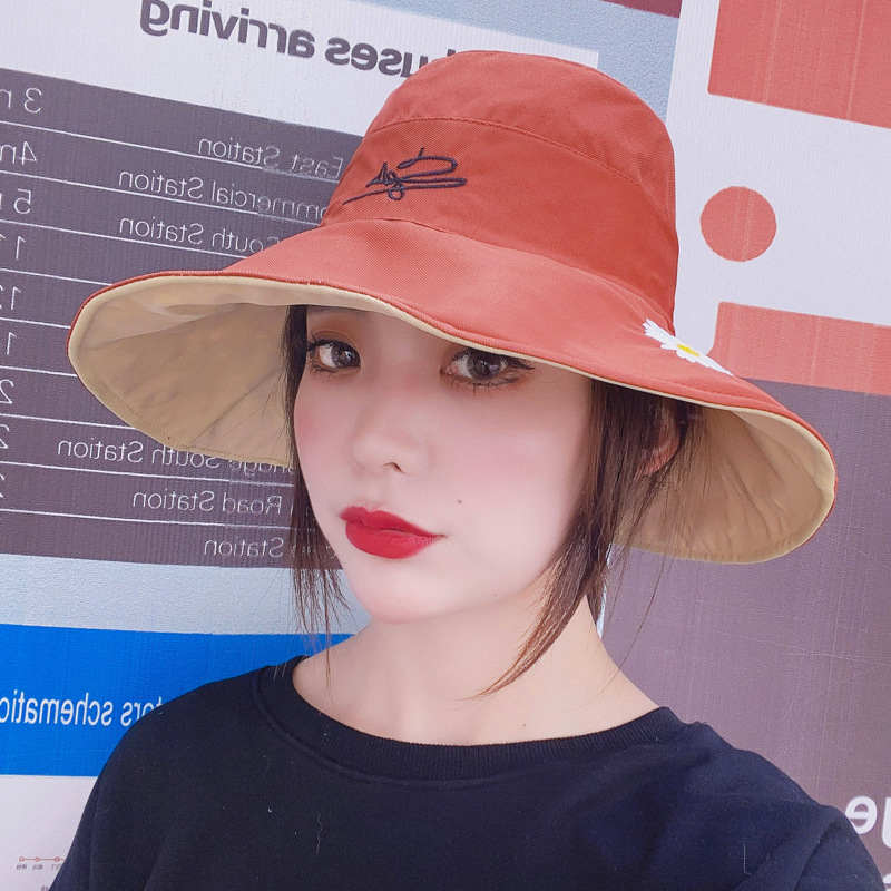 Factory Wholesale New Reversible Fisherman Hat Little Daisy Embroidered Sun Hat Korean Fashion Smiley Leisure Basin Hat