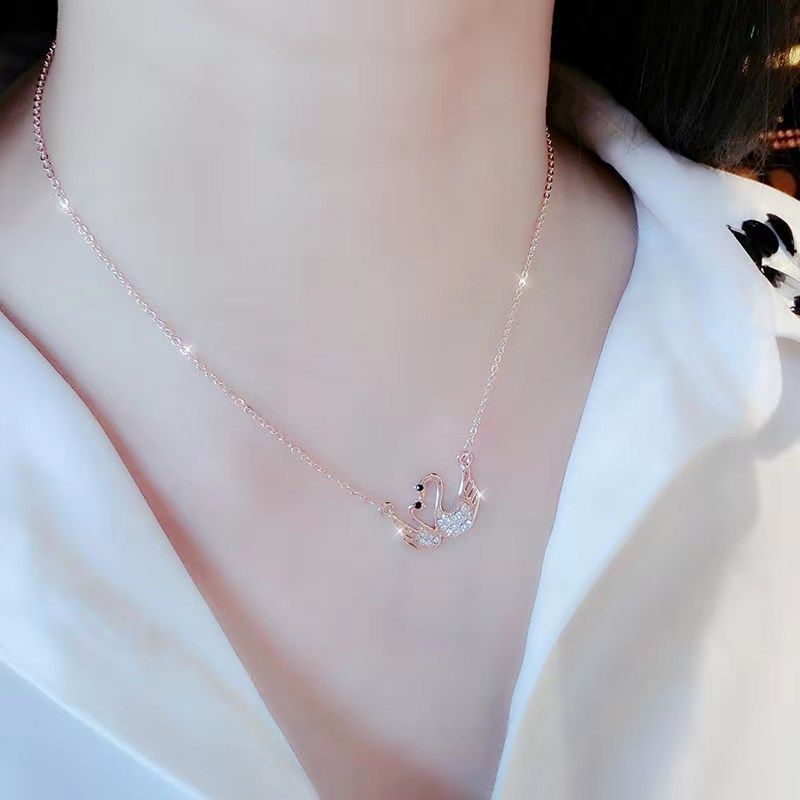 Rose Gold Swan Japanese and Korean Simplicity and Personality Necklace Female Fashion Net Red Temperament Clavicle Chain Diamond Sexy Pendant Necklace