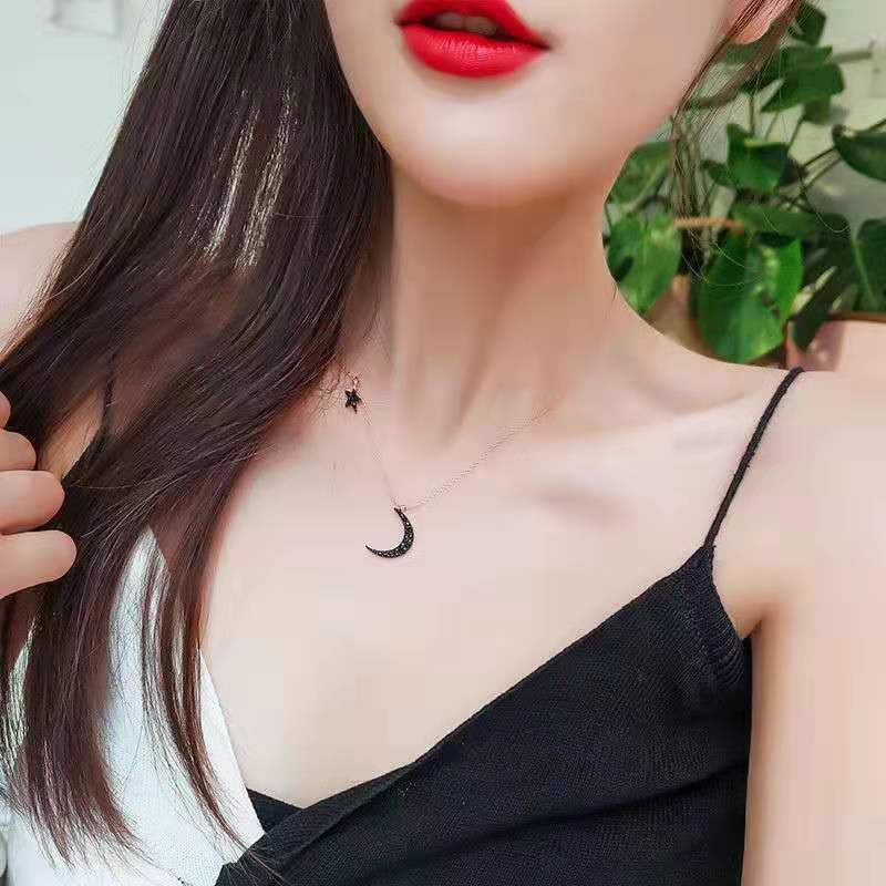 Rose Gold Swan Japanese and Korean Simplicity and Personality Necklace Female Fashion Net Red Temperament Clavicle Chain Diamond Sexy Pendant Necklace Rose Gold Swan Japanese and Korean Simplicity and Personality Necklace Female Fashion Net Red Temperament Clavicle Chain Diamond Sexy Pendant Necklace
