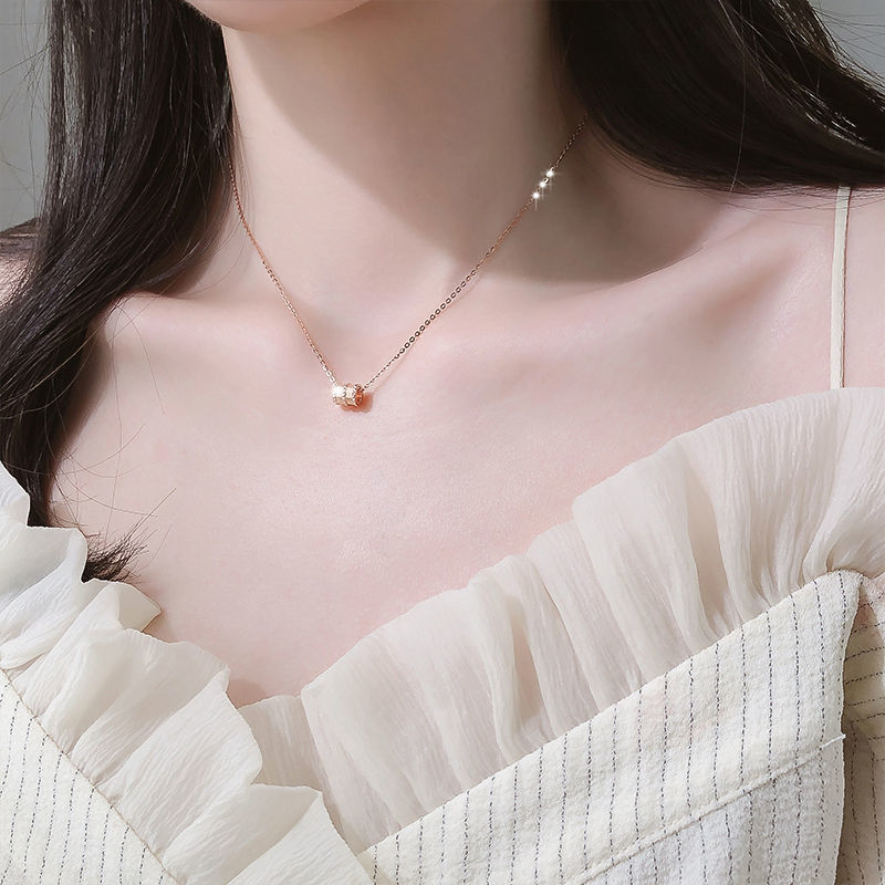 Rose Gold Swan Japanese and Korean Simplicity and Personality Necklace Female Fashion Net Red Temperament Clavicle Chain Diamond Sexy Pendant Necklace Rose Gold Swan Japanese and Korean Simplicity and Personality Necklace Female Fashion Net Red Temperament Clavicle Chain Diamond Sexy Pendant Necklace