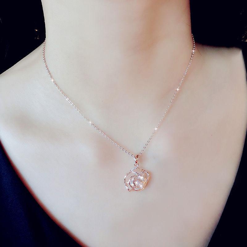 Rose Gold Swan Japanese and Korean Simplicity and Personality Necklace Female Fashion Net Red Temperament Clavicle Chain Diamond Sexy Pendant Necklace Rose Gold Swan Japanese and Korean Simplicity and Personality Necklace Female Fashion Net Red Temperament Clavicle Chain Diamond Sexy Pendant Necklace