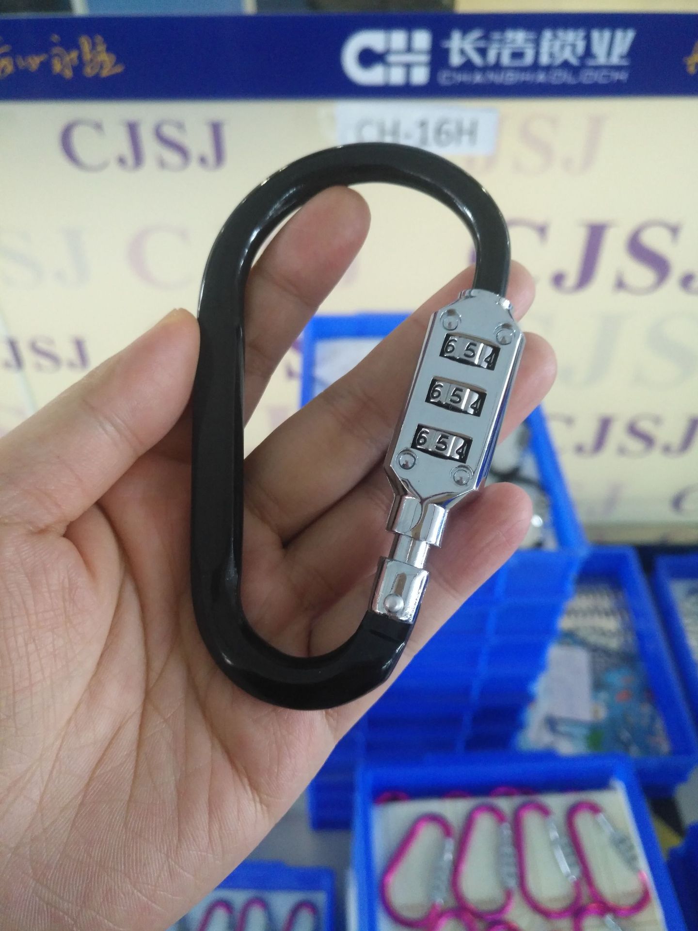 Outdoor Carabiner Mountaineering Password Lock Security Anti-Theft D-Type Padlock Metal Lock Backpack Digital Helmet Lock CH-22B Outdoor Carabiner Mountaineering Password Lock Security Anti-Theft D-Type Padlock Metal Lock Backpack Digital Helmet Lock CH-22B