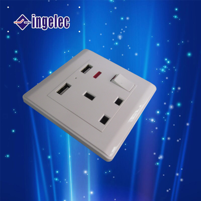 Factory Direct Sales Power Protection 3-Hole British Jack Dual USB with Light Biswitch Wall Plug