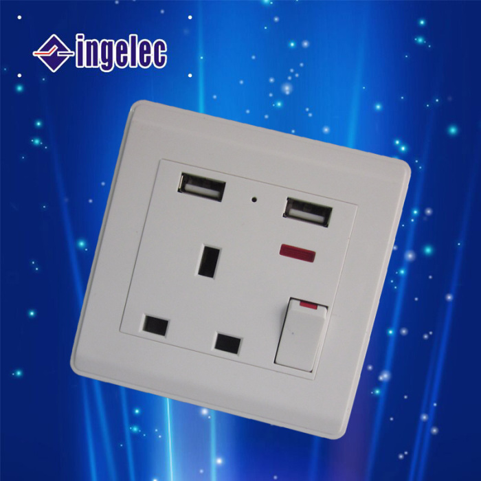 Factory Direct Sales Power Protection 3-Hole British Jack Dual USB with Light Biswitch Wall Plug