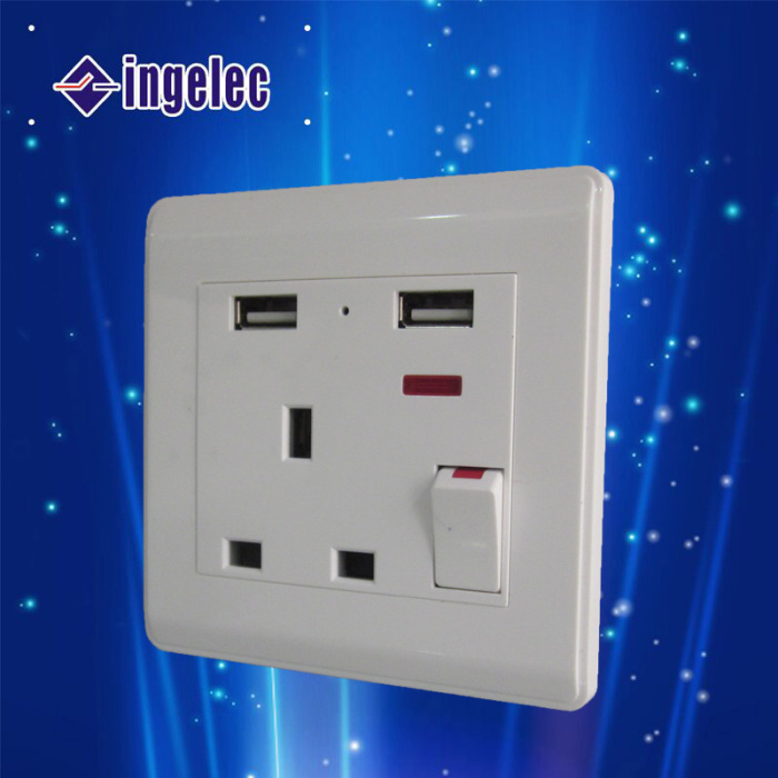 Factory Direct Sales Power Protection 3-Hole British Jack Dual USB with Light Biswitch Wall Plug