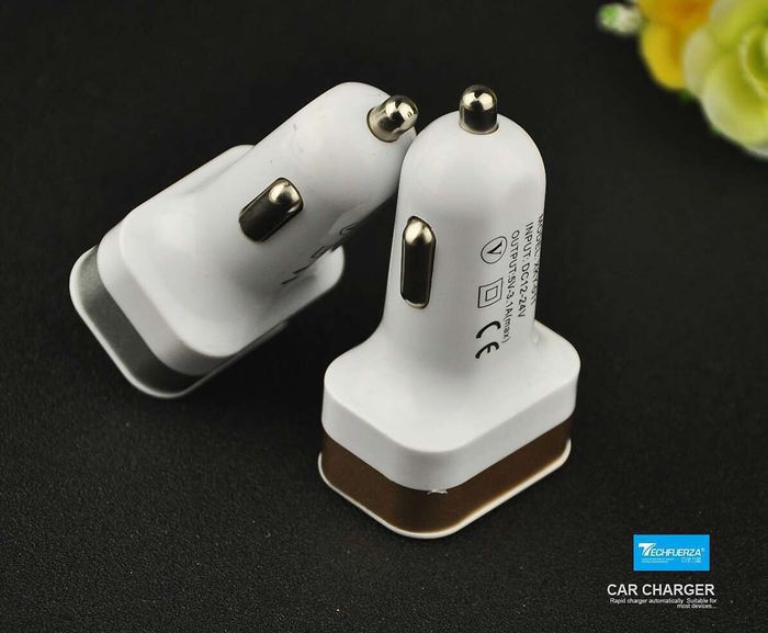 New square 3usb metal car charger USB mobile phone car charger custom logo